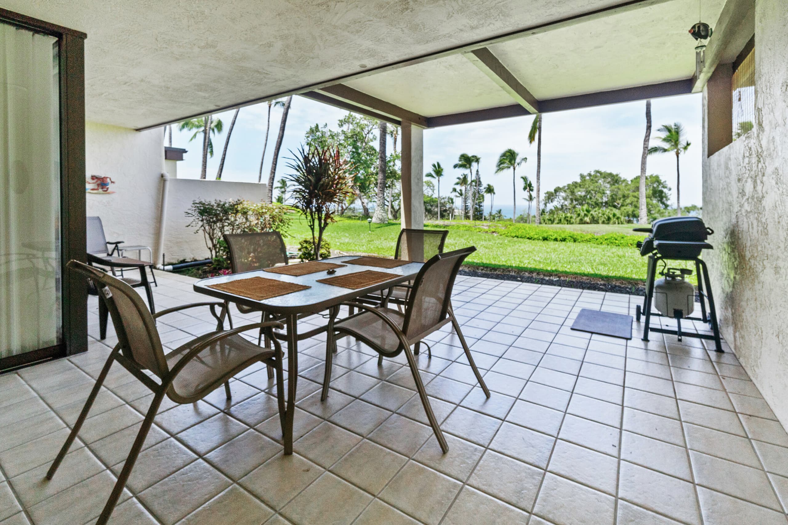 Condo in Kailua-Kona · ★4.44 · 2 bedrooms · 2 beds · 2 baths - Image 2