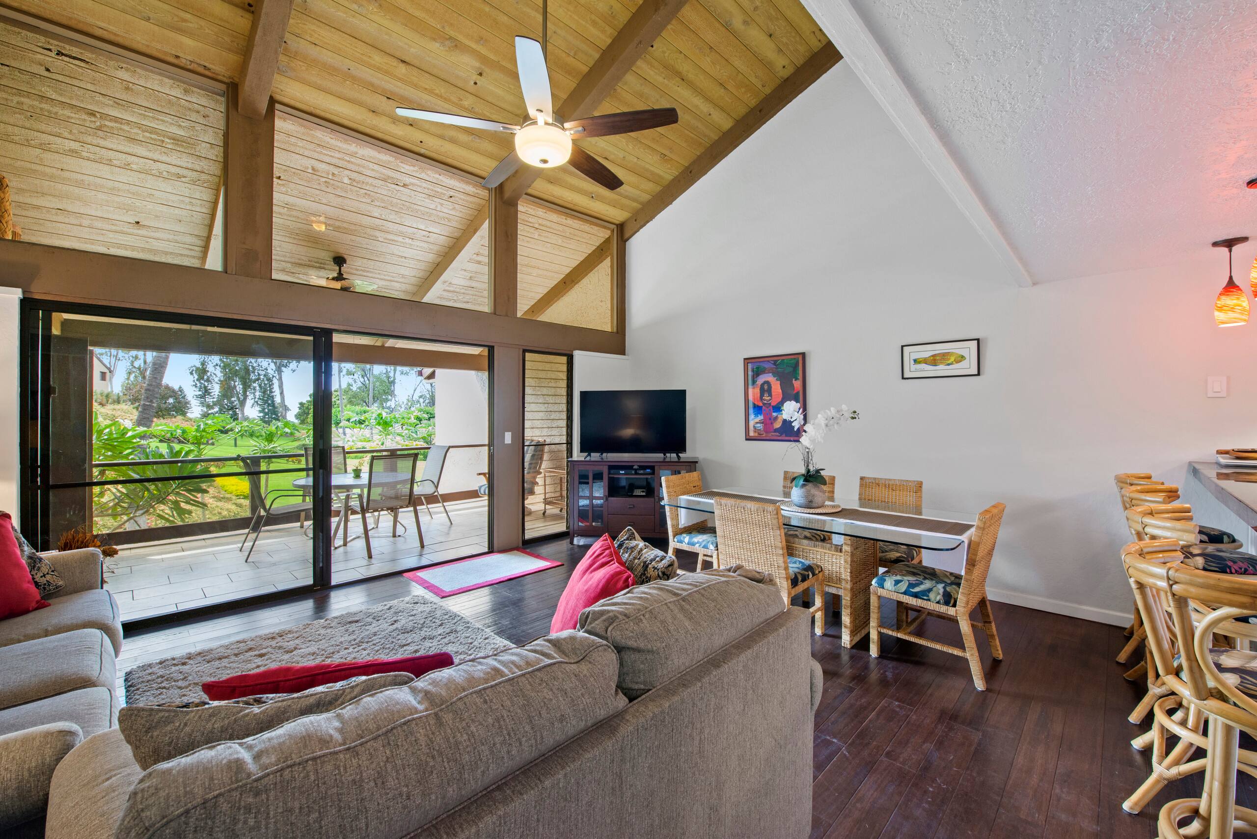 King size bed, heated pools & spas, ocean views - Photo 5