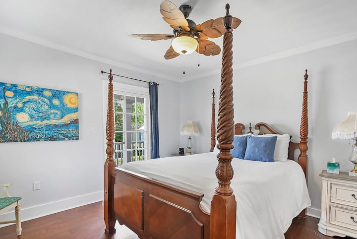 Dog-friendly, Walk Everywhere apt with FREE BIKES - Apartments for
