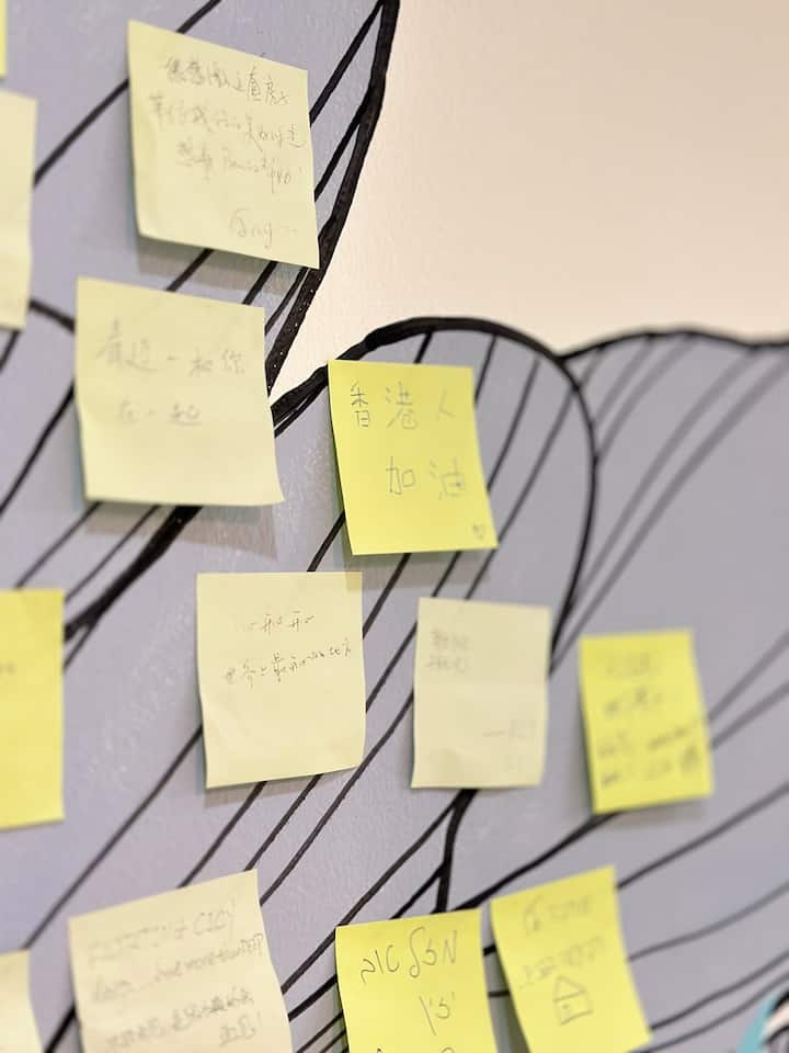 มีกระดานข้อความในห้องนั่งเล่น