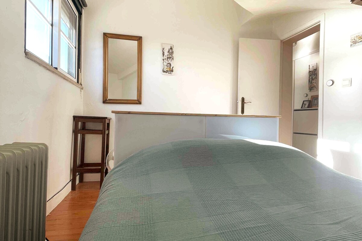 غرفة النوم الأولى 