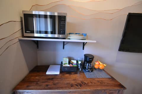 Successful Airbnb property: Canyon Studio w/private courtyard, 20 mins to Zion in Virgin