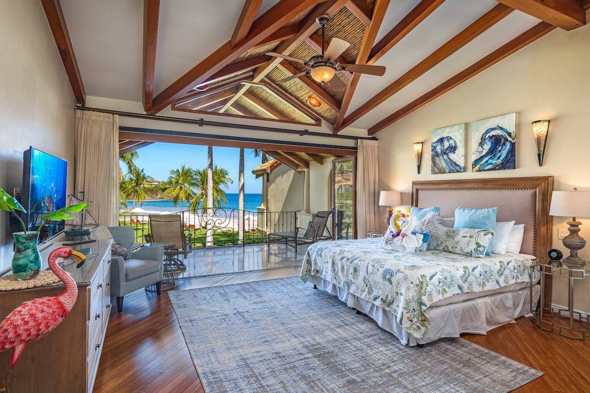 Primary suite with ocean view