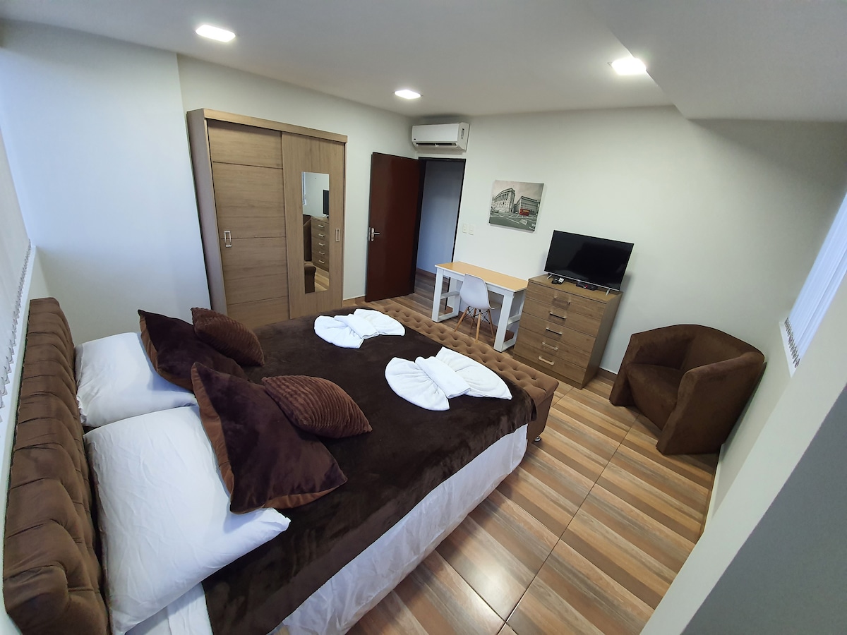 Habitacion principal matrimonial c/escritorio