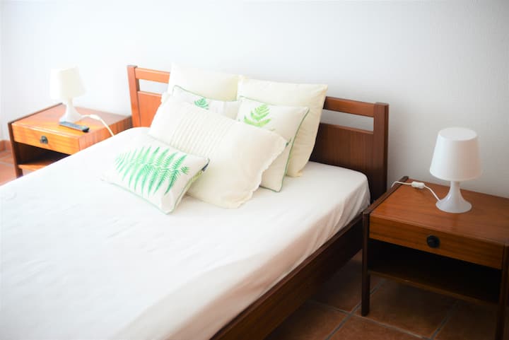 2. spavaća soba s bračnim krevetom, prizemlje. 