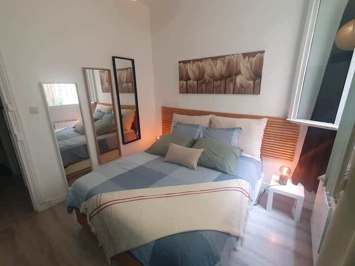 ベッドルーム01