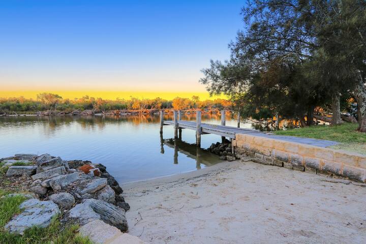 Murray River Retreat – Absolute River Front gallery image 2