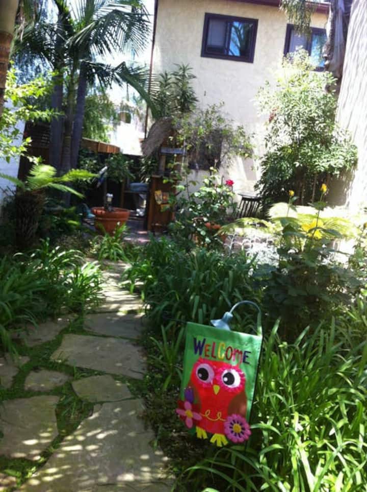 A tranquil oasis in the suburbs MONTHLY RENTAL Houses for Rent in