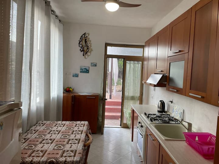 Lipari: Apartment With Parking And Nearby Sea - Lipari