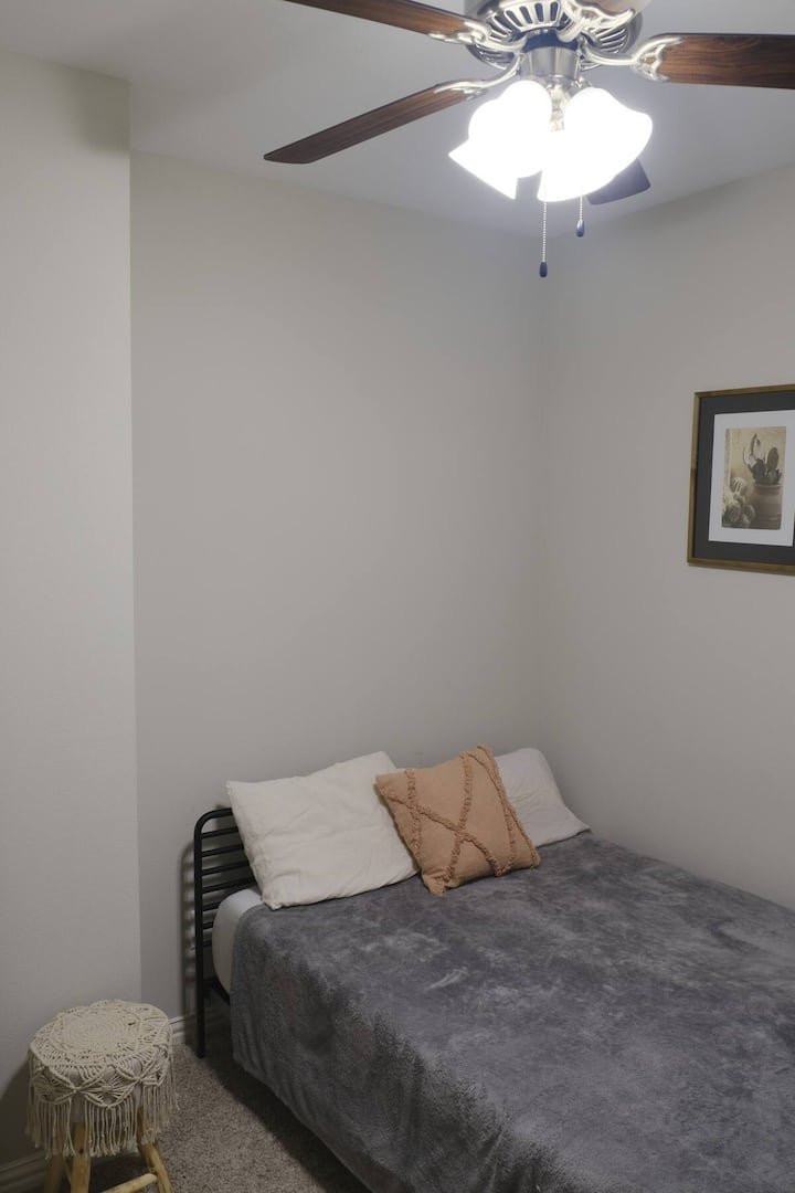 Chumba cha kulala cha mgeni kilicho na Kamili