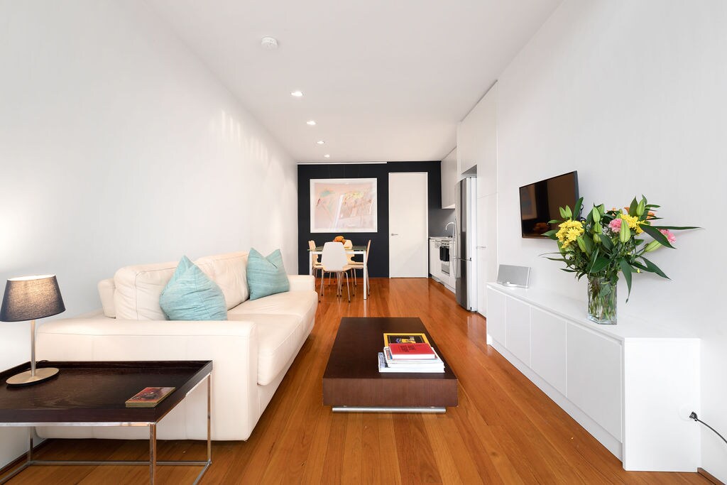Top Airbnb: Chic inner-city 1 bedder with parking, pool, gym in Darlinghurst