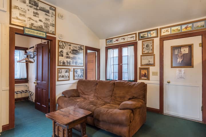11th Aero  - Cabin W/ Private Hot Tub & Fireplace - Estes Park, CO