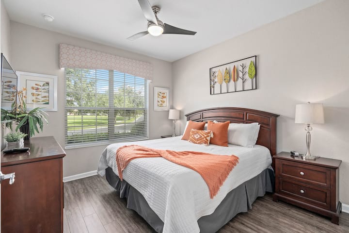 加大双人床和套房。一楼。