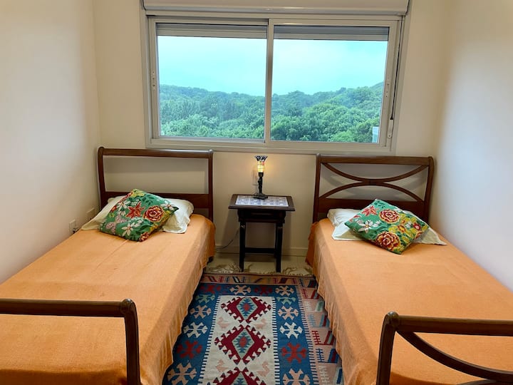 Quarto 2 "Room 2"