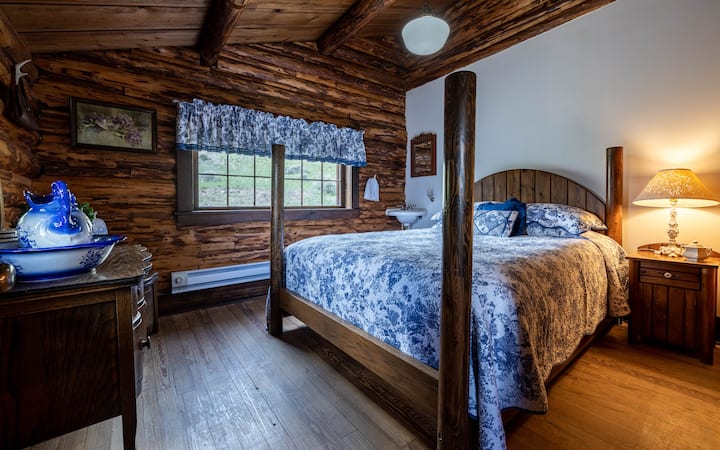 Libby's Suite
Mrs. Kaufman's personal items complement this beautiful Blue Toile suite. Lay in bed and enjoy the sun as it casts the earliest of morning light on the SLEEPING INDIAN MOUNTAIN.