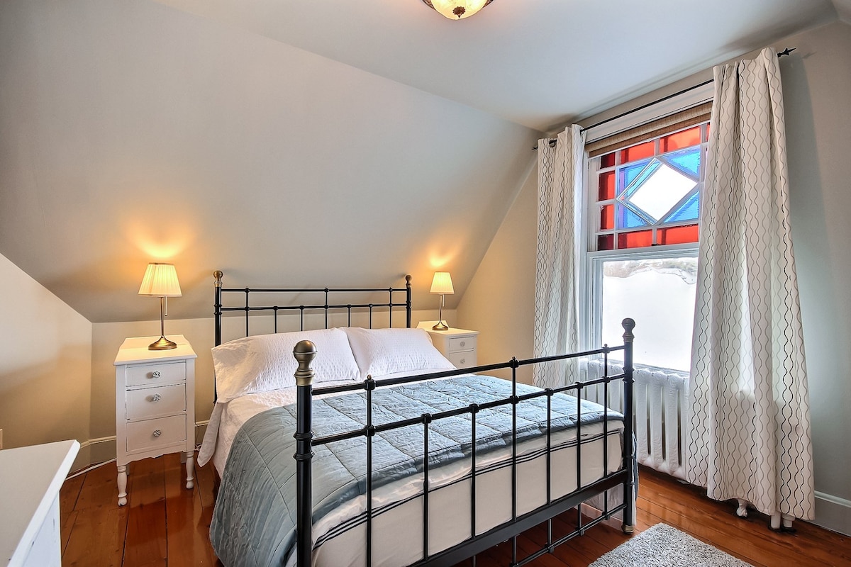 Комора (осветлена кралица)