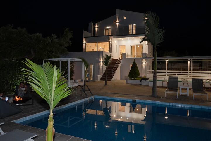 Villa Myrto 2 headed pool gallery image 5