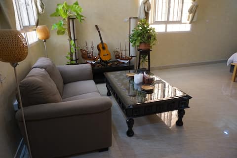 This Arabian Room, Sur