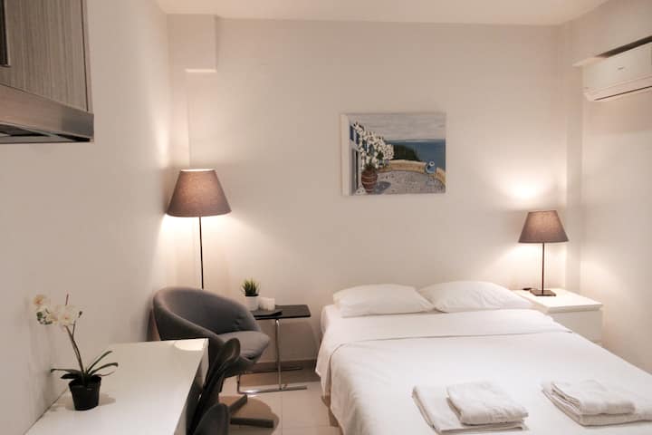 Double bed, desk, single closet and TV