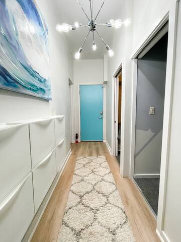 Wrigleyville Friends Unit gallery image 5