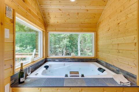 Secluded Cabin•Jacuzzi•Pool Table•King Bed•FirePit