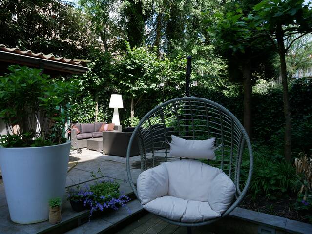 Design appartement Amsterdam. gallery image 3