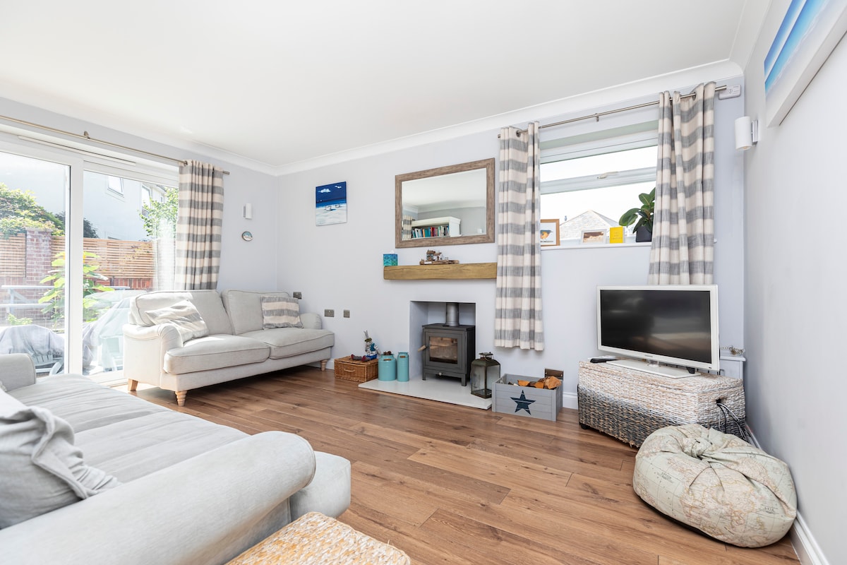 Top Airbnb: Family Stay!Playrm-gdn-w.burner-pk4cars-beach5mins in Christchurch