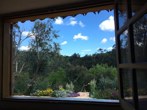 Imóvel de sucesso: Little slice of Paradise, peaceful home by river em Odeceixe