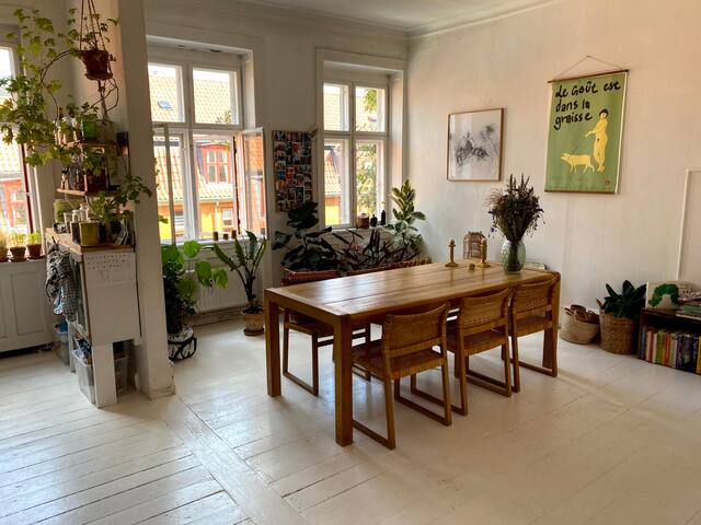 Beautiful apartment in the old part of Copenhagen gallery image 2