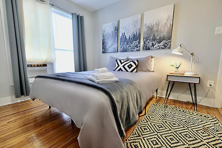 Fresh + Bright Flat | Calles M - Dallas, TX