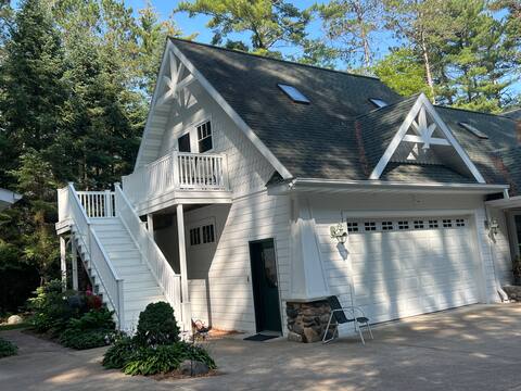 Romantic WI Northwoods Suite on Deer Lake