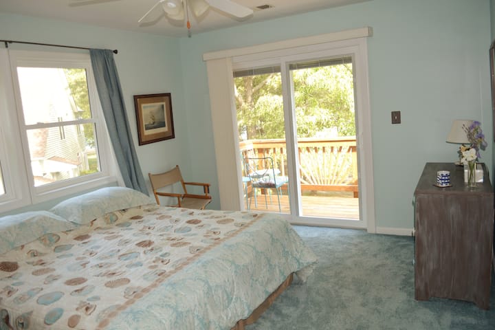 ชั้น 2 เตียงคิงไซส์ระเบียงจูเลียตพร้อมวิวทะเลสาบ