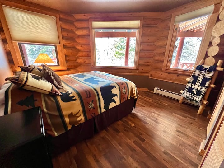 Guest Room 3  "Queen"
