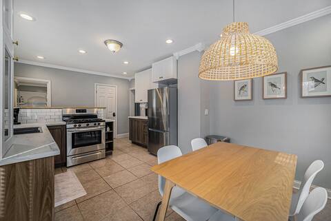 Modern and spacious apartment close to everything!