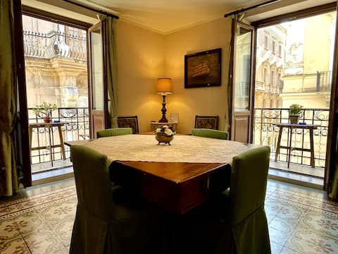 Top Airbnb: [Clock Tower Apartment] Historic Center a Trapani