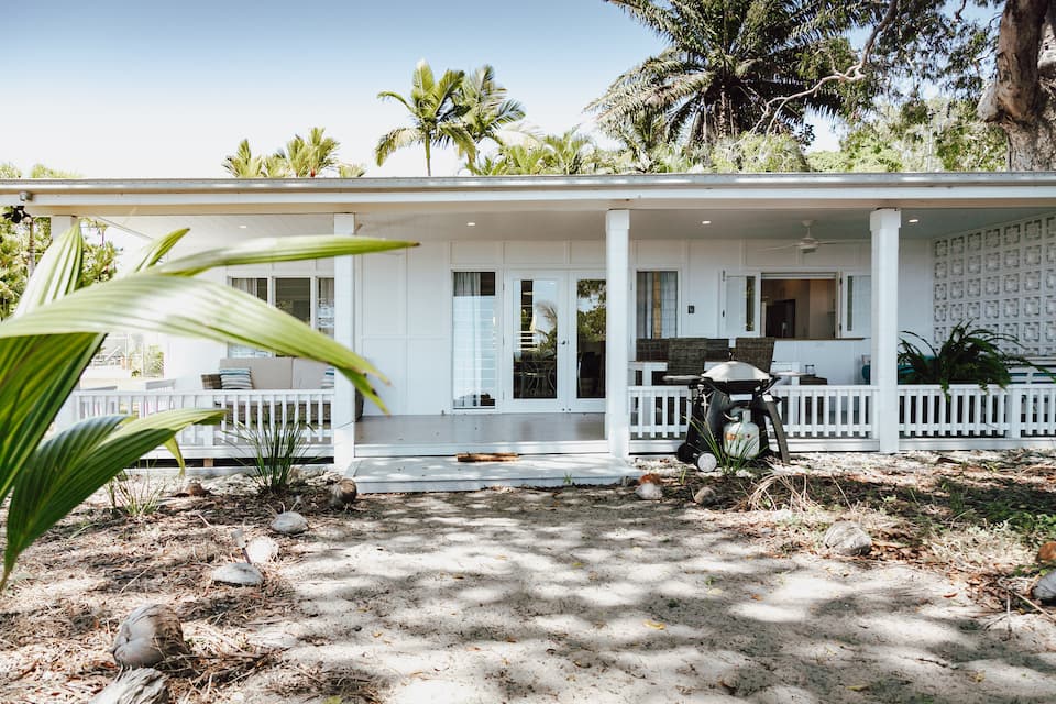 Rob's Beach Shack, on Four Mile Beach, Port Douglas, Queensland, Australia, photo 3 of 10