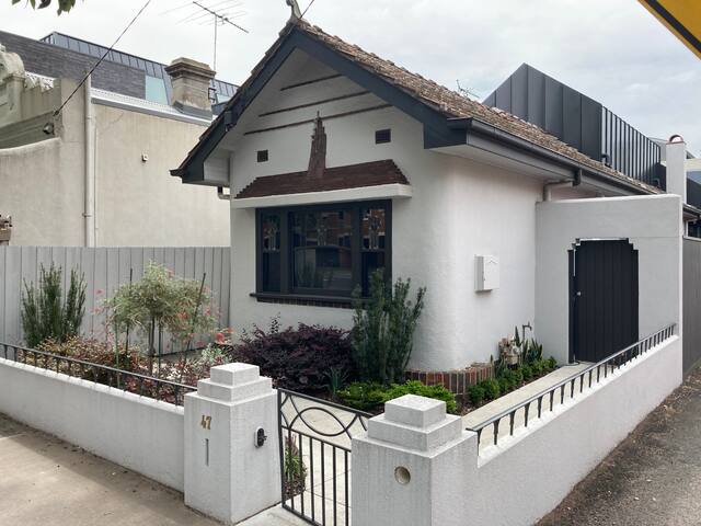 Richmond’s beautifully renovated Art Deco House gallery image 2