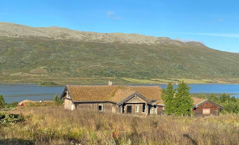 Family Cottage Midre Syndin with Panoramic Views
