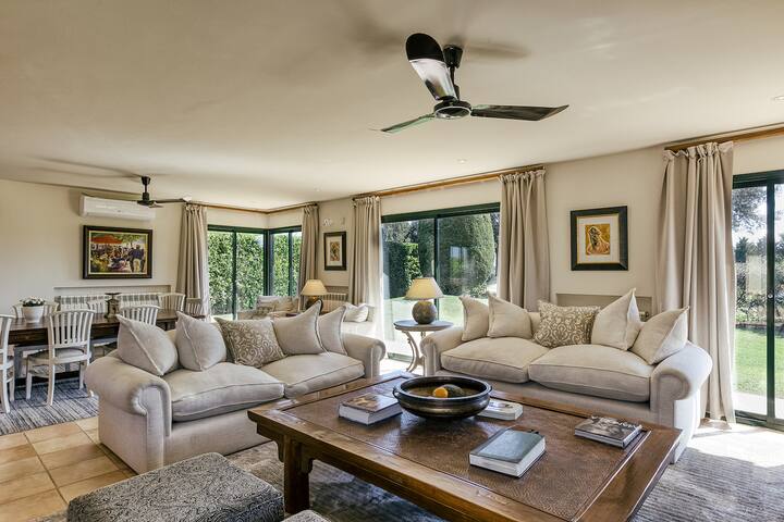 Exceptional Villa with private pool in Torremirona gallery image 5