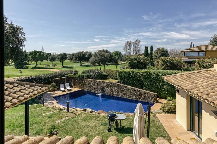 Exceptional Villa with private pool in Torremirona gallery image 2