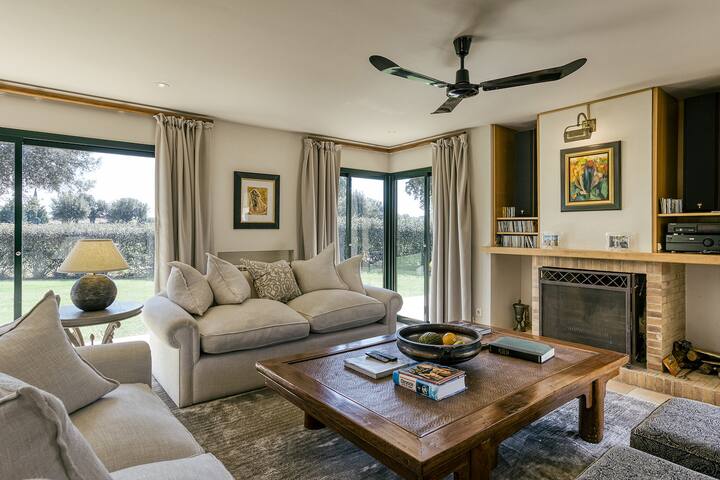 Exceptional Villa with private pool in Torremirona gallery image 4