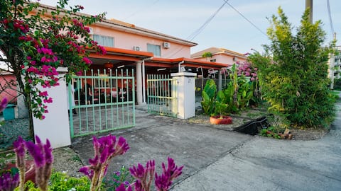 Overseas Chinese House B Entire Chinese Host Free Breakfast