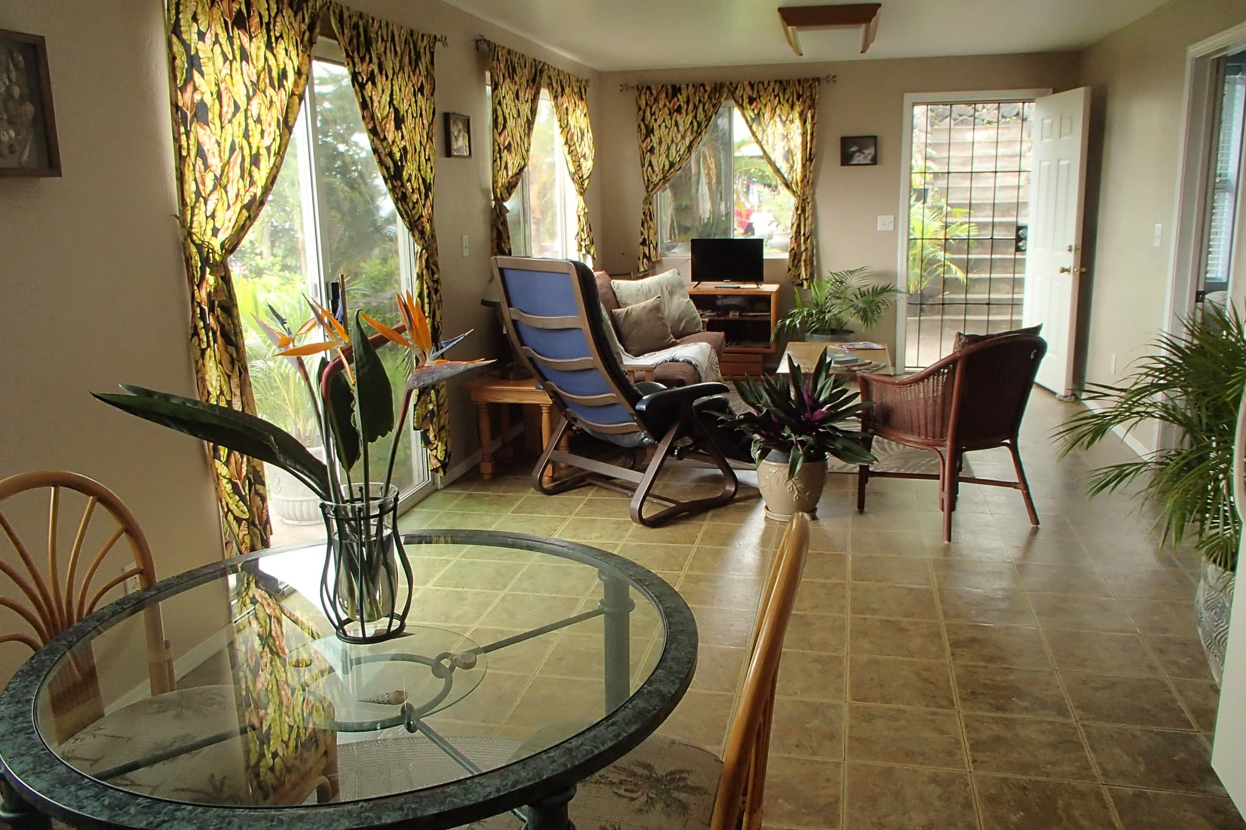 Entire Kailua-Kona apartment with OCEAN VIEW - Photo 2