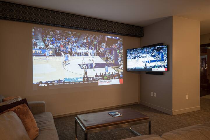 3BR Panoramic View | Jacuzzi | Projection Screen gallery image 2