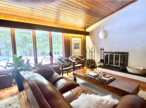 A room in an authentic mid century modern house !