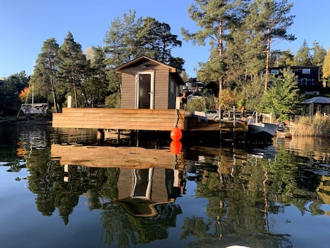 Beach house! Sauna pier & boat, near City