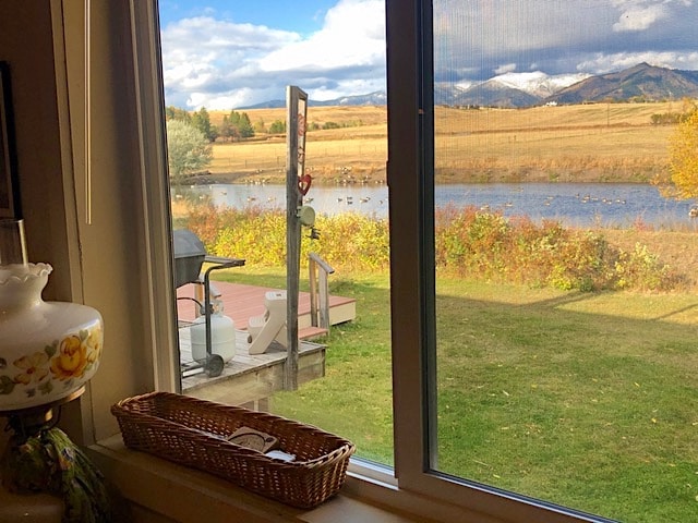 Поглед во втората спална соба од креветот и бирото