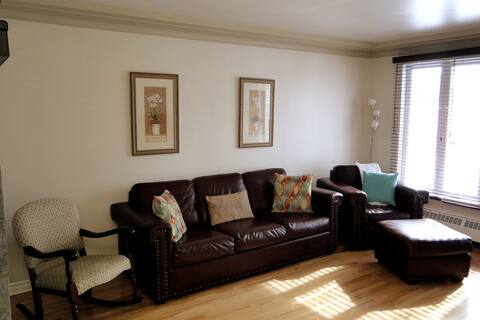 Top performing Airbnb: $0 Parking / Spacious Apartment / 3 Bedrooms / Metro Blue Line in Villeray–Saint Michel–Parc Extension