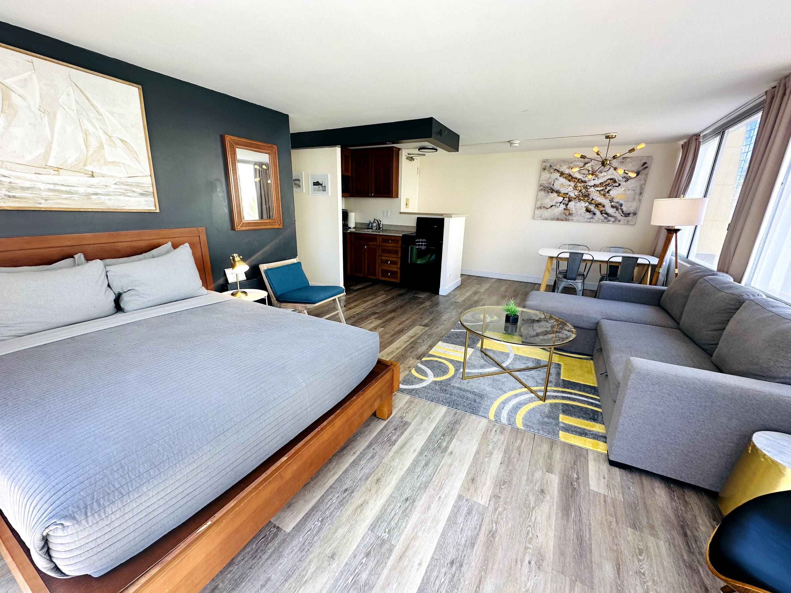 Condo in Honolulu · ★4.78 · 1 bedroom · 3 beds · 1 private bath - Image 13