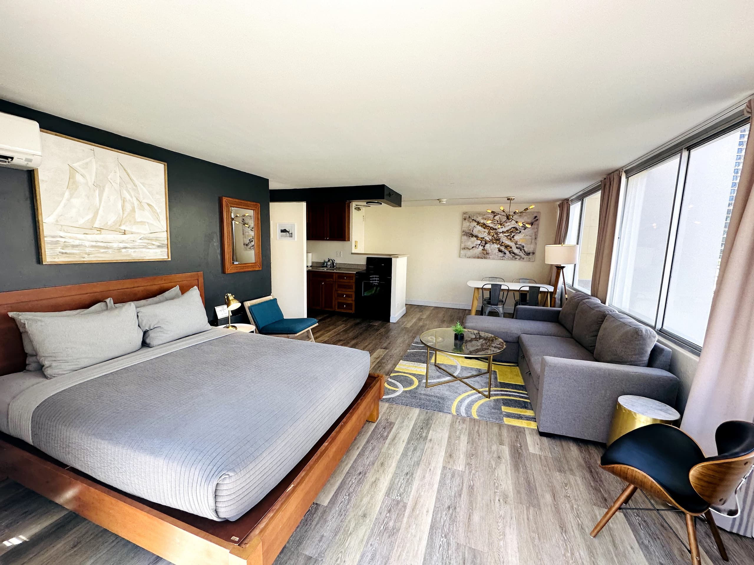 Condo in Honolulu · ★4.78 · 1 bedroom · 3 beds · 1 private bath - Image 19